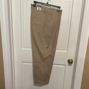 GAP Women's Cropped Chino Pants in Khaki